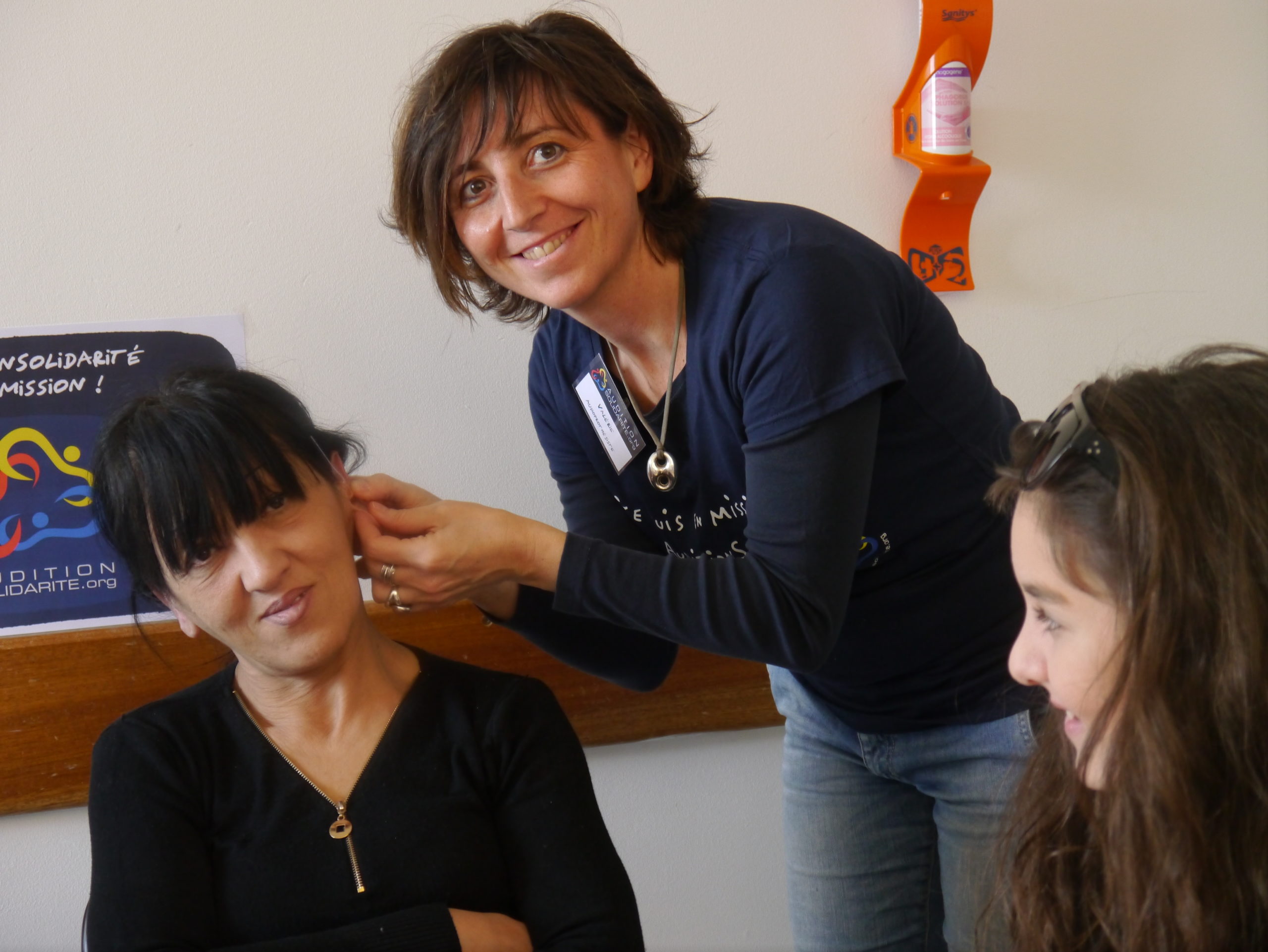 Carole Ercole de l’association AuditionSolidarité et Valérie Gerberon, audioprothésiste mécène, nous racontent les Rendez-vous solidaires