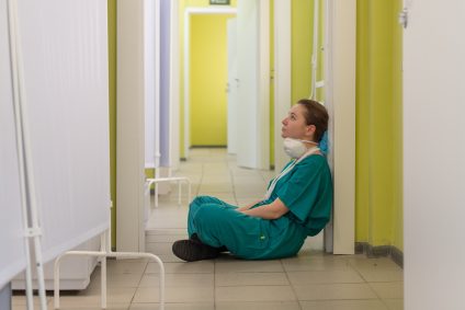 Quels liens entre les conditions de travail des infirmières, leur santé mentale et leurs trajectoires professionnelles ?